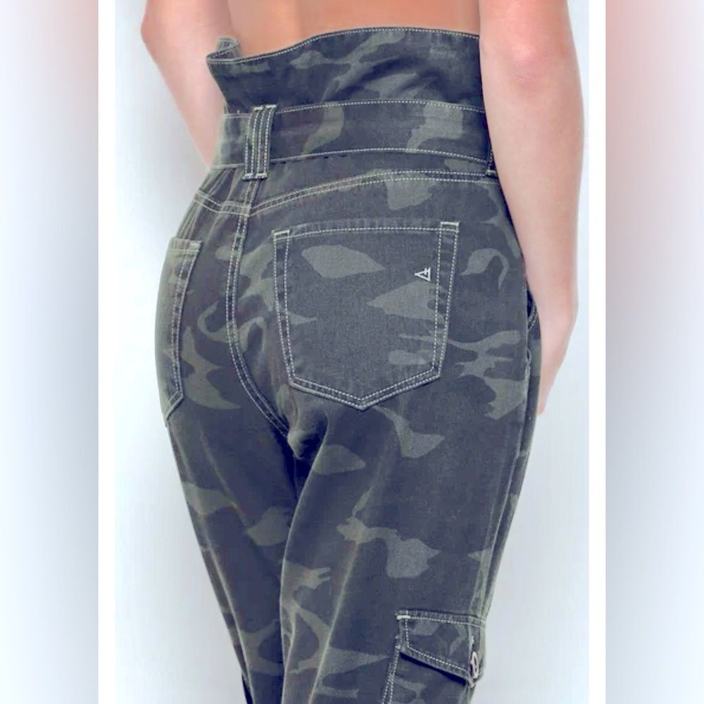 Hidden Jeans High-Rise Paper Bag Waist Camo Joggers | Women's 26
